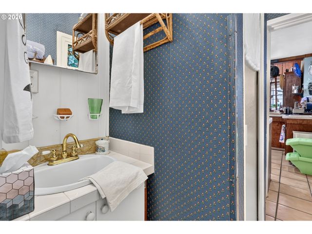 9225 Sw BOONES FERRY Rd, Portland, OR 97219