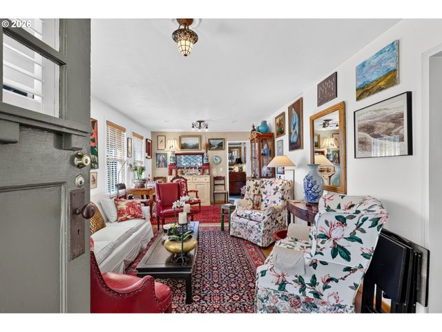 9225 Sw BOONES FERRY Rd, Portland, OR 97219