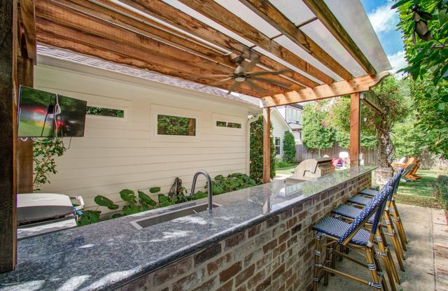 1722 Chippendale Road, Houston, TX 77018