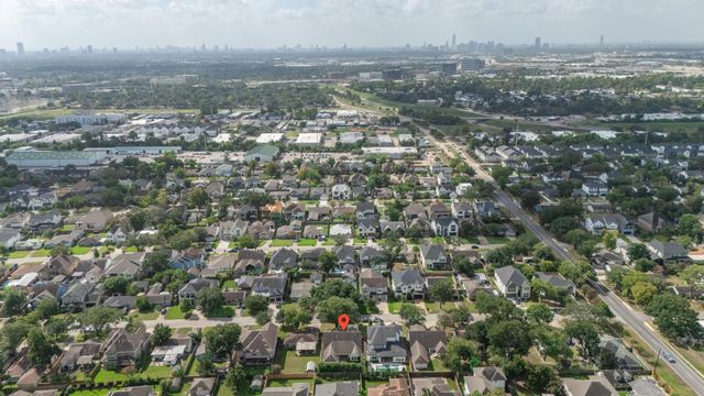 1722 Chippendale Road, Houston, TX 77018