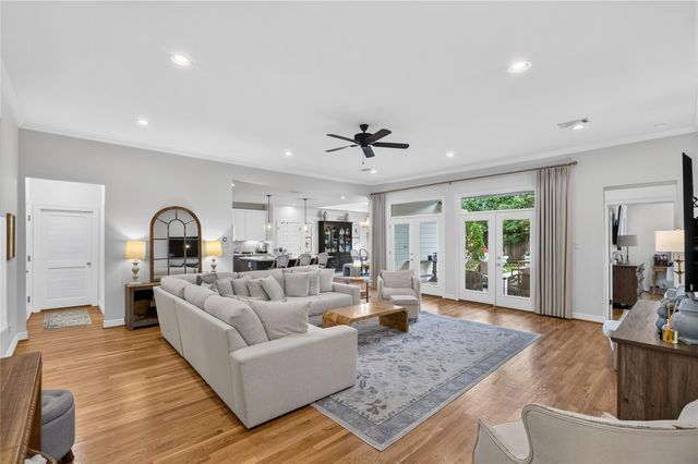 1722 Chippendale Road, Houston, TX 77018