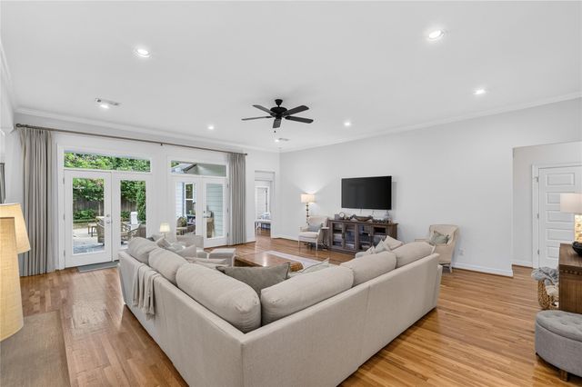 1722 Chippendale Road, Houston, TX 77018