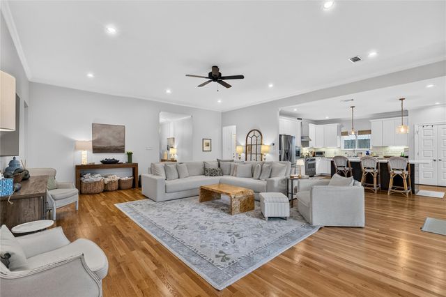 1722 Chippendale Road, Houston, TX 77018
