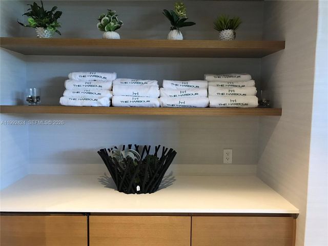 16385 Biscayne Blvd 2206, North Miami Beach, FL 33160