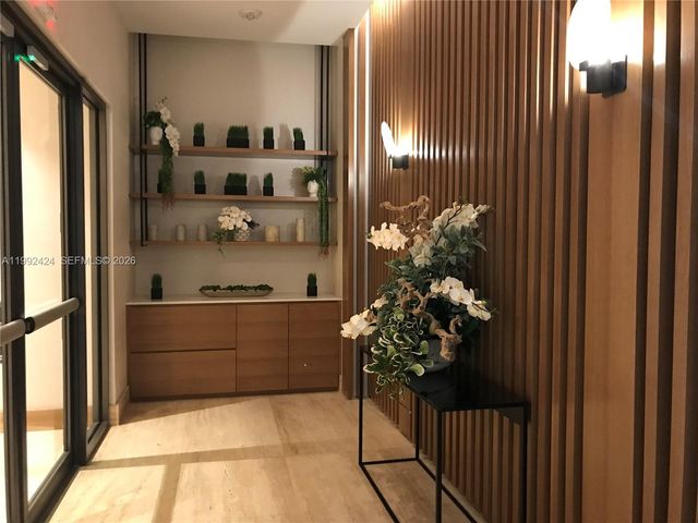 16385 Biscayne Blvd 2206, North Miami Beach, FL 33160