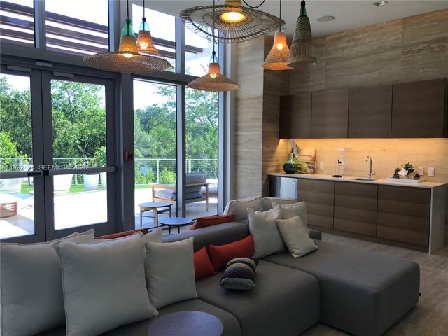 16385 Biscayne Blvd 2206, North Miami Beach, FL 33160