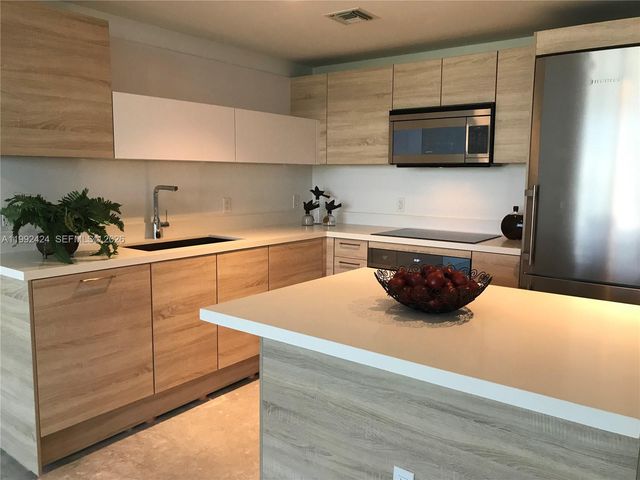 16385 Biscayne Blvd 2206, North Miami Beach, FL 33160