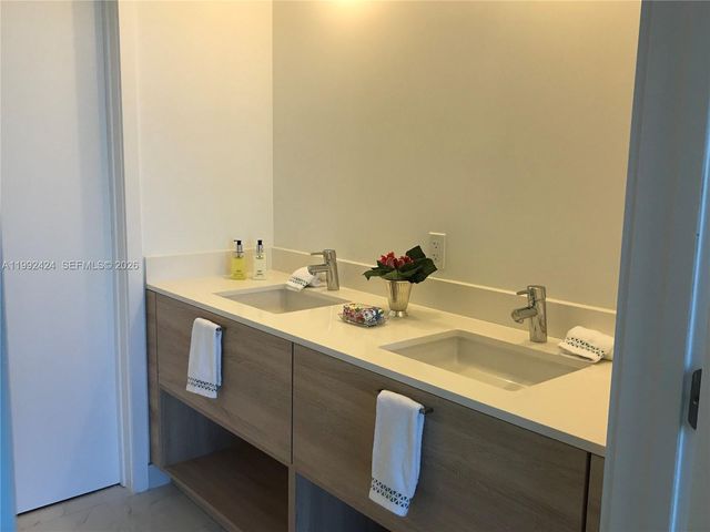 16385 Biscayne Blvd 2206, North Miami Beach, FL 33160