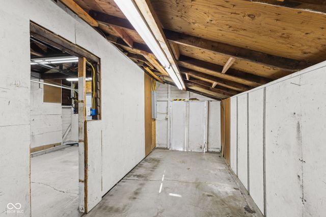 331 N 17th Avenue, Beech Grove, IN 46107