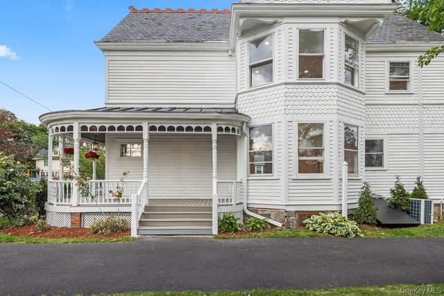 7 Clinton Place, Suffern, NY 10901
