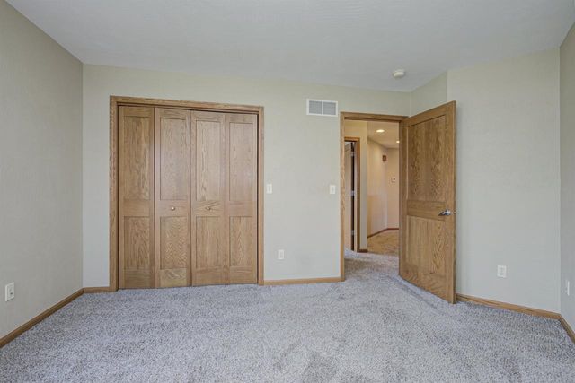 1690 GATEWAY MEADOWS LANE, Neenah, WI 54956