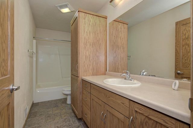 1690 GATEWAY MEADOWS LANE, Neenah, WI 54956