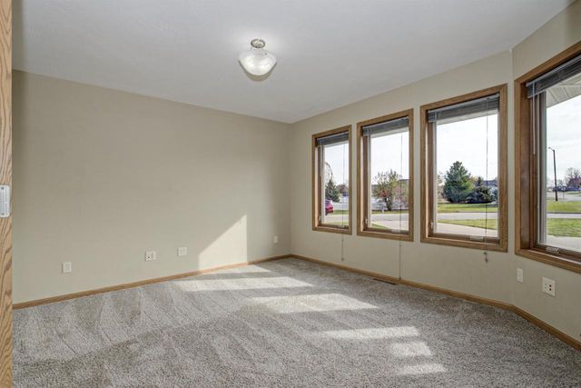 1690 GATEWAY MEADOWS LANE, Neenah, WI 54956