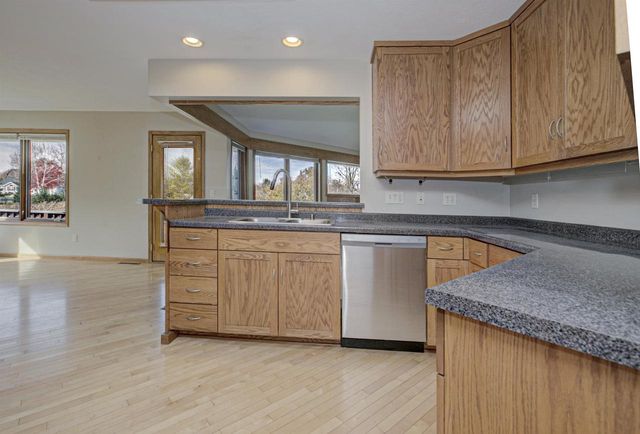 1690 GATEWAY MEADOWS LANE, Neenah, WI 54956