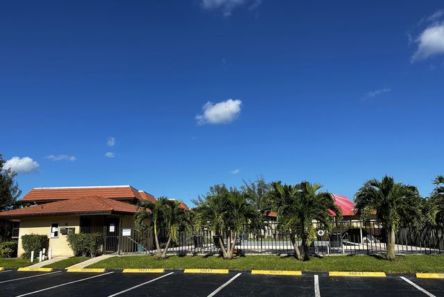 21904 Lake Forest Circle 106, Boca Raton, FL 33433