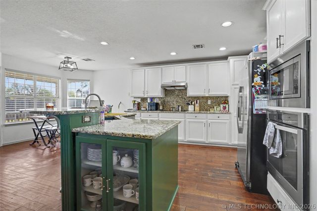 8705 N 127th East Avenue, Owasso, OK 74055