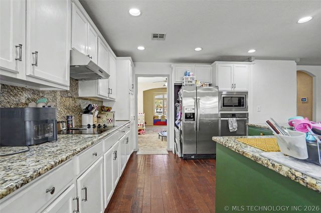 8705 N 127th East Avenue, Owasso, OK 74055