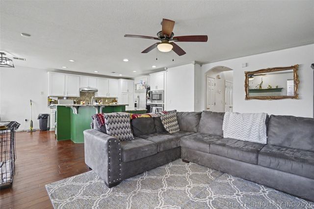 8705 N 127th East Avenue, Owasso, OK 74055