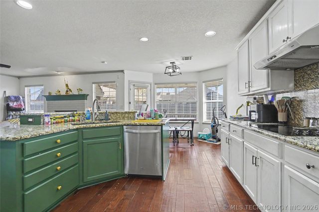 8705 N 127th East Avenue, Owasso, OK 74055