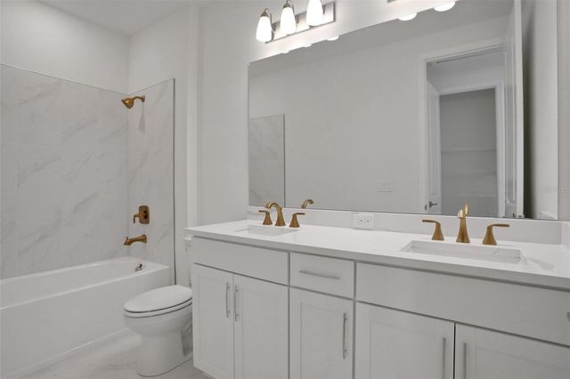 160 EAGLESTON LANE, Lakewood Ranch, FL 34240