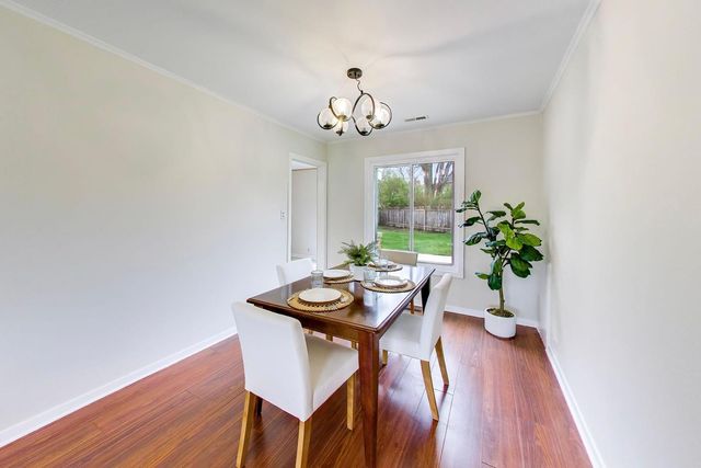 1149 N Hickory Avenue, Arlington Heights, IL 60004