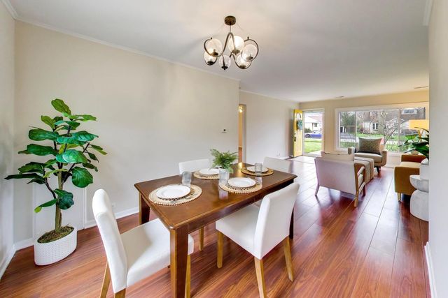 1149 N Hickory Avenue, Arlington Heights, IL 60004