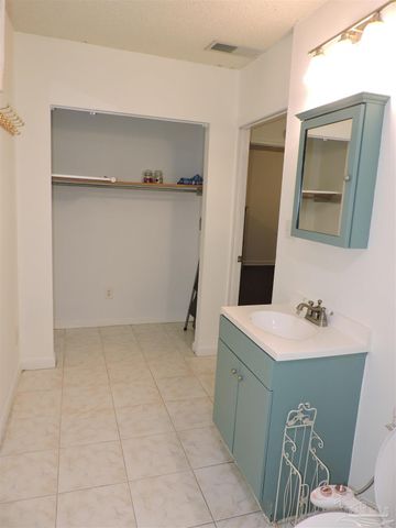 1711 N 60th Ave B, Pensacola, FL 32506