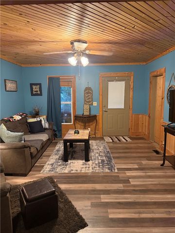 323 3rd Street, Watts, OK 74964