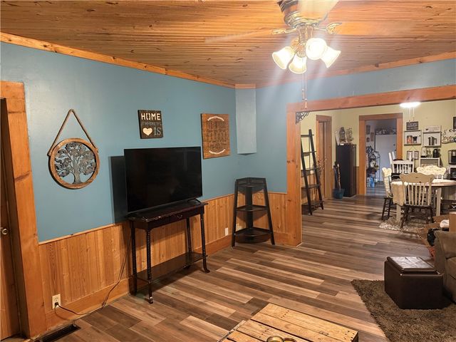 323 3rd Street, Watts, OK 74964