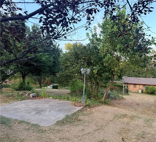 323 3rd Street, Watts, OK 74964