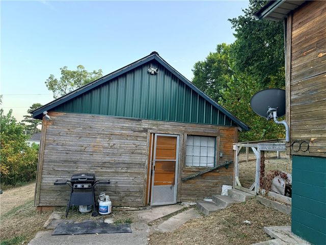 323 3rd Street, Watts, OK 74964