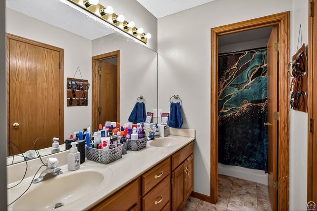 3629 SW Red Hawk CT, Topeka, KS 66614