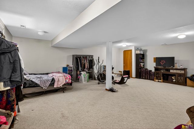 3629 SW Red Hawk CT, Topeka, KS 66614