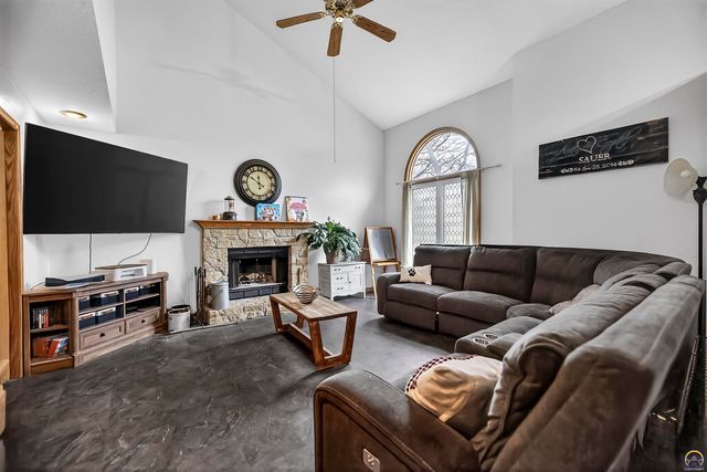 3629 SW Red Hawk CT, Topeka, KS 66614