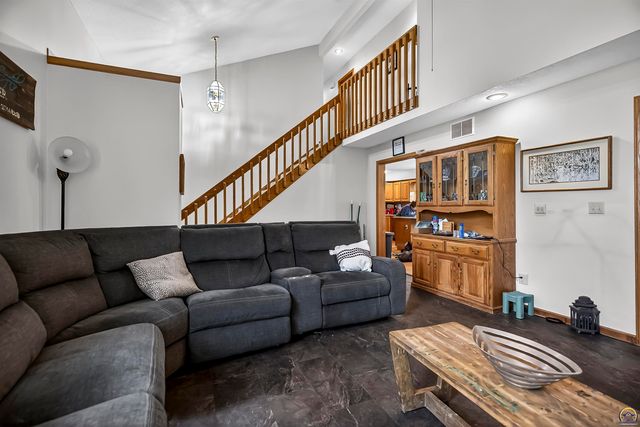 3629 SW Red Hawk CT, Topeka, KS 66614