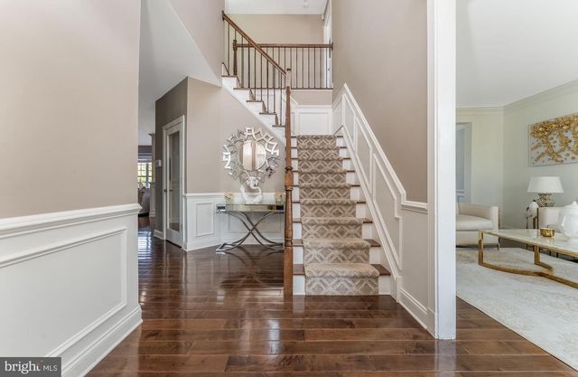 2 ELM DR, Clinton, NJ 08809