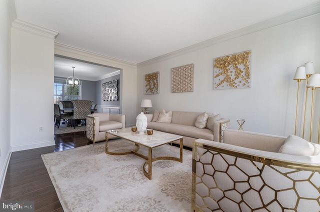 2 ELM DR, Clinton, NJ 08809