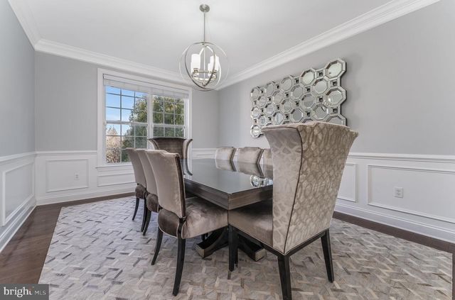 2 ELM DR, Clinton, NJ 08809