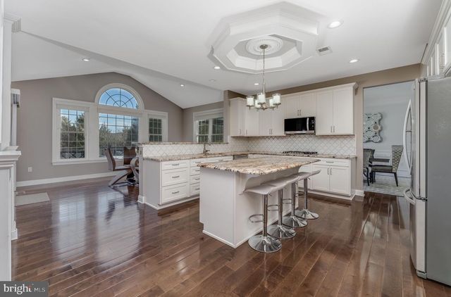 2 ELM DR, Clinton, NJ 08809