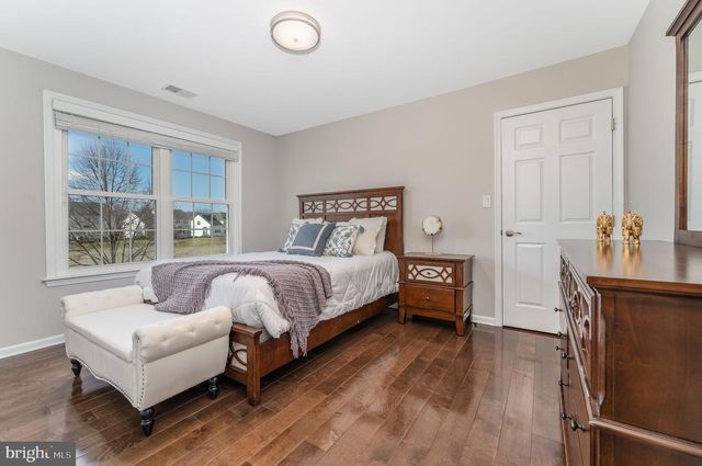 2 ELM DR, Clinton, NJ 08809