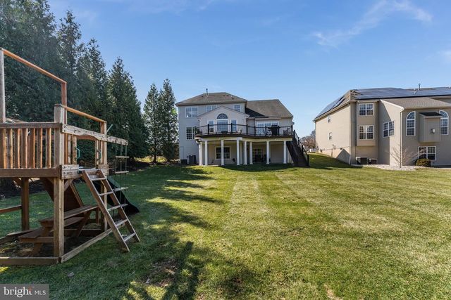 2 ELM DR, Clinton, NJ 08809