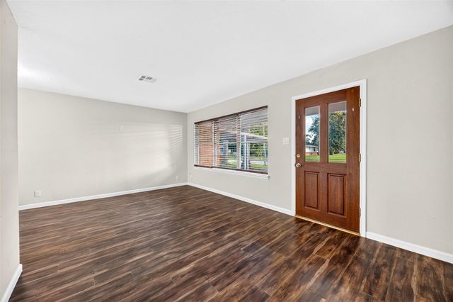 530 Globe Street, Houston, TX 77034