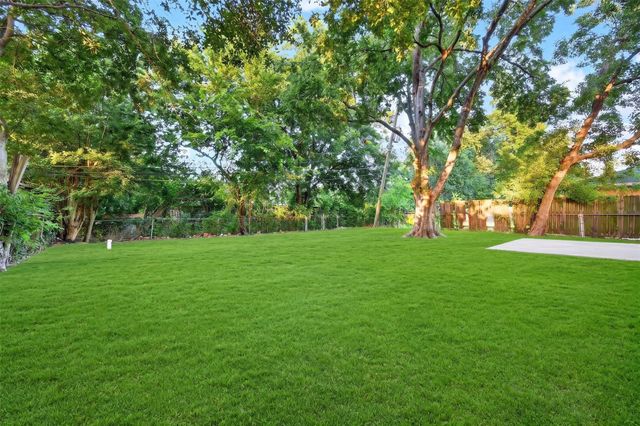 530 Globe Street, Houston, TX 77034