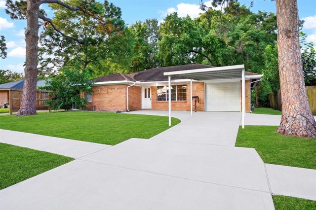 530 Globe Street, Houston, TX 77034