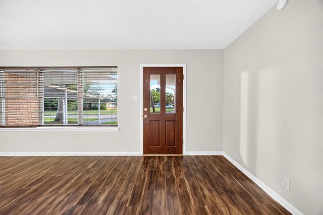 530 Globe Street, Houston, TX 77034