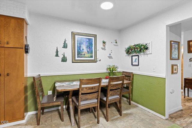 333 Earhart Road, Rogue River, OR 97537