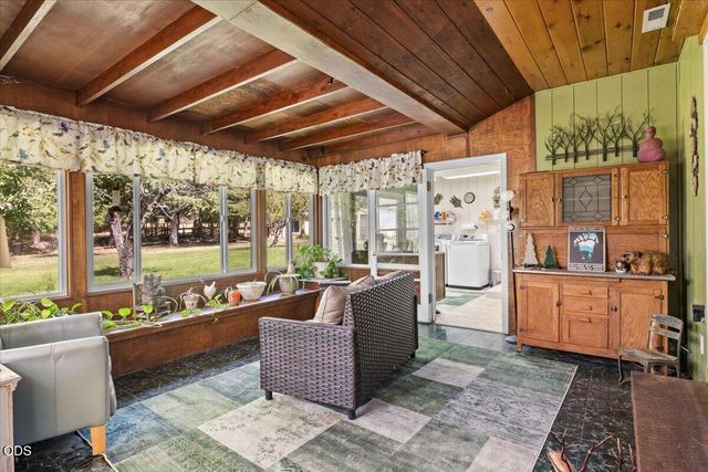 333 Earhart Road, Rogue River, OR 97537