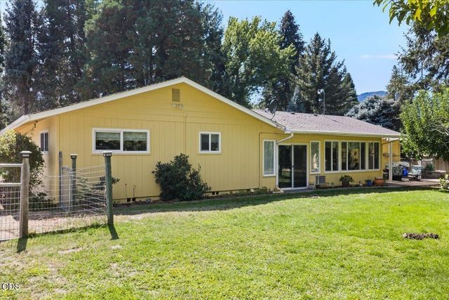333 Earhart Road, Rogue River, OR 97537
