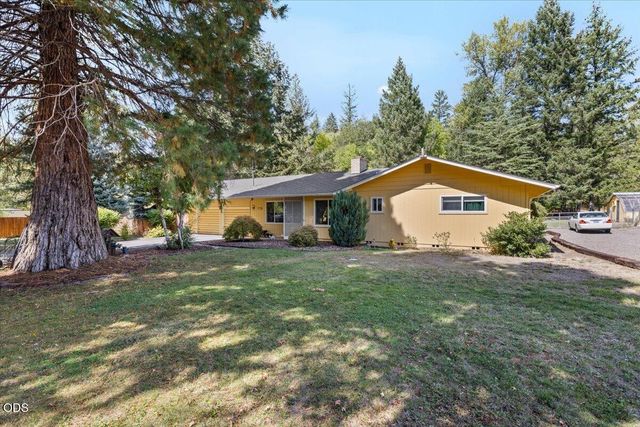 333 Earhart Road, Rogue River, OR 97537