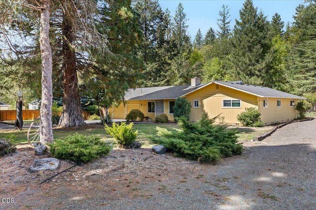 333 Earhart Road, Rogue River, OR 97537